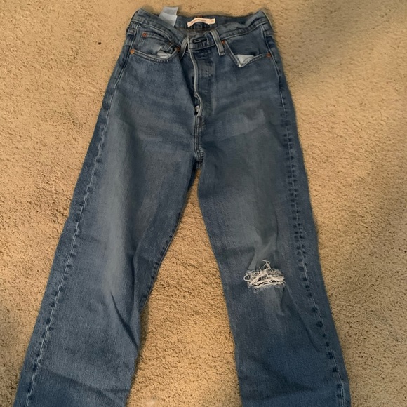 Levis Ribcage Straight Leg Jeans - Picture 2 of 3